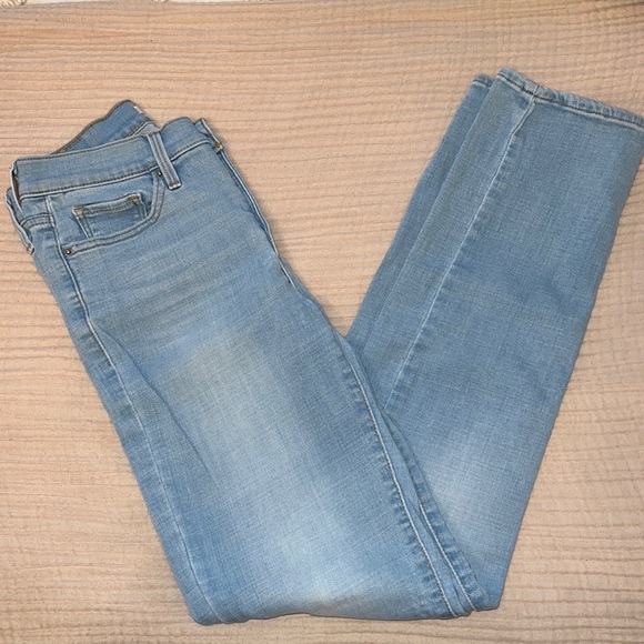 Levi’s 312 Shaping Slim Jeans Size 26 🫶🏼 - Picture 2 of 6
